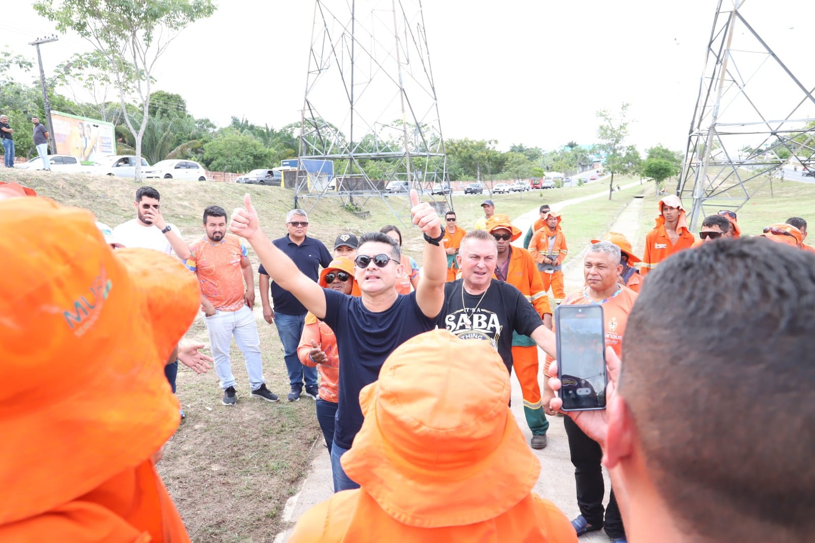 Prefeito David Almeida vistoria ações de limpeza realizadas pela Semulsp neste domingo