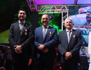 Prefeitura é homenageada com medalha da Polícia Militar