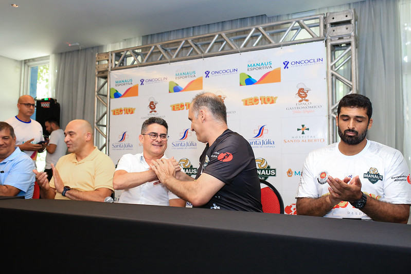 ‘Entramos na Superliga B para sermos campeões’, destaca prefeito David Almeida durante apresentação do novo elenco do Manaus Vôlei/TecToy