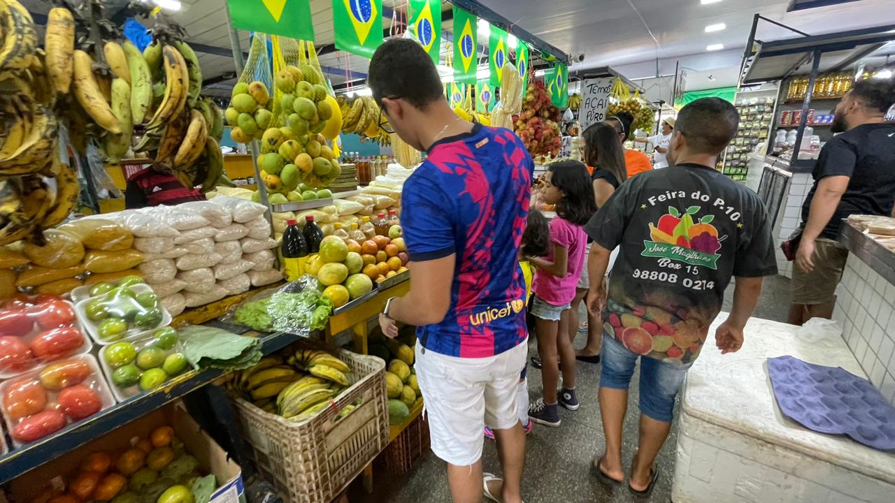 Revitalizada pela prefeitura, feira do Parque 10 atrai grande público neste sábado