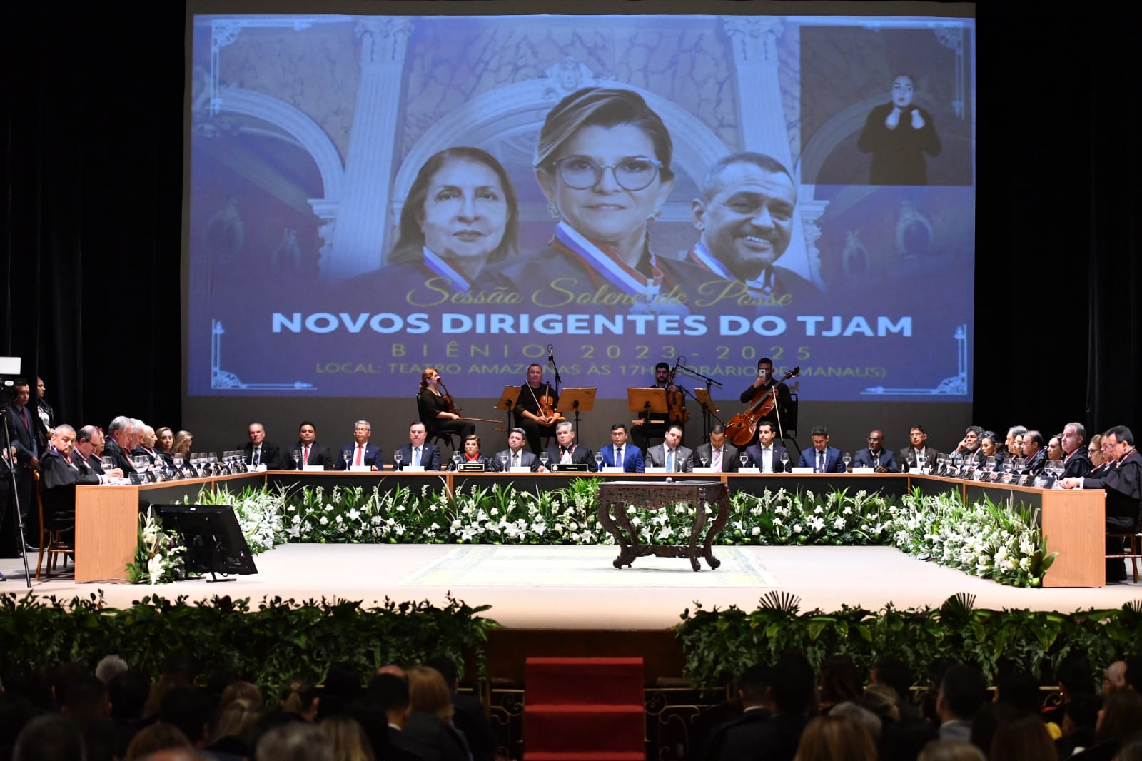 Prefeito David Almeida participa da posse das novas dirigentes do TJ-AM