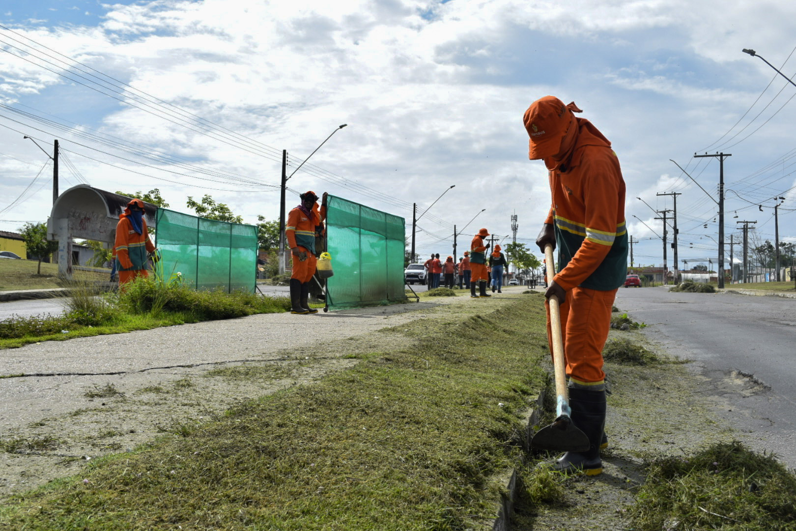 Prefeitura de Manaus realiza ação de limpeza no conjunto Viver Melhor 2