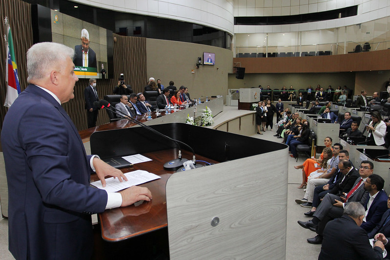 Prefeito David Almeida participa de posse de vereadores e destaca respeito e autonomia entre poderes