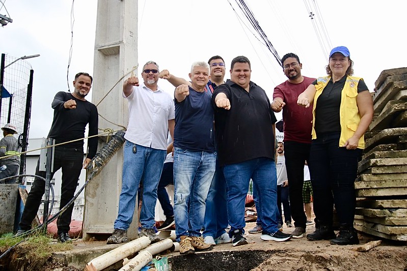 Prefeita em exercício vistoria início do reaterro na avenida Djalma Batista e obra chega à fase final