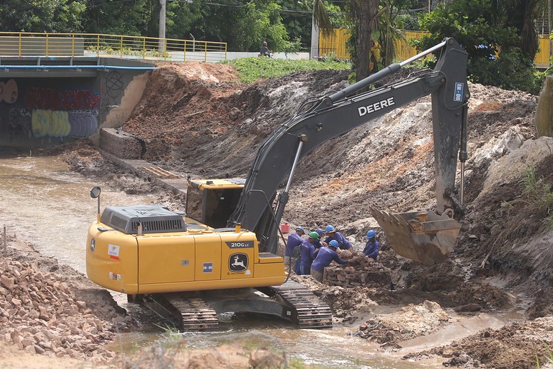 Prefeitura estima 30 dias para conclusão da obra de contenção de trecho erodido na Torquato Tapajós