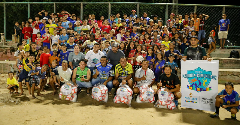 Prefeitura entrega novos kits esportivos a projetos do bairro São José