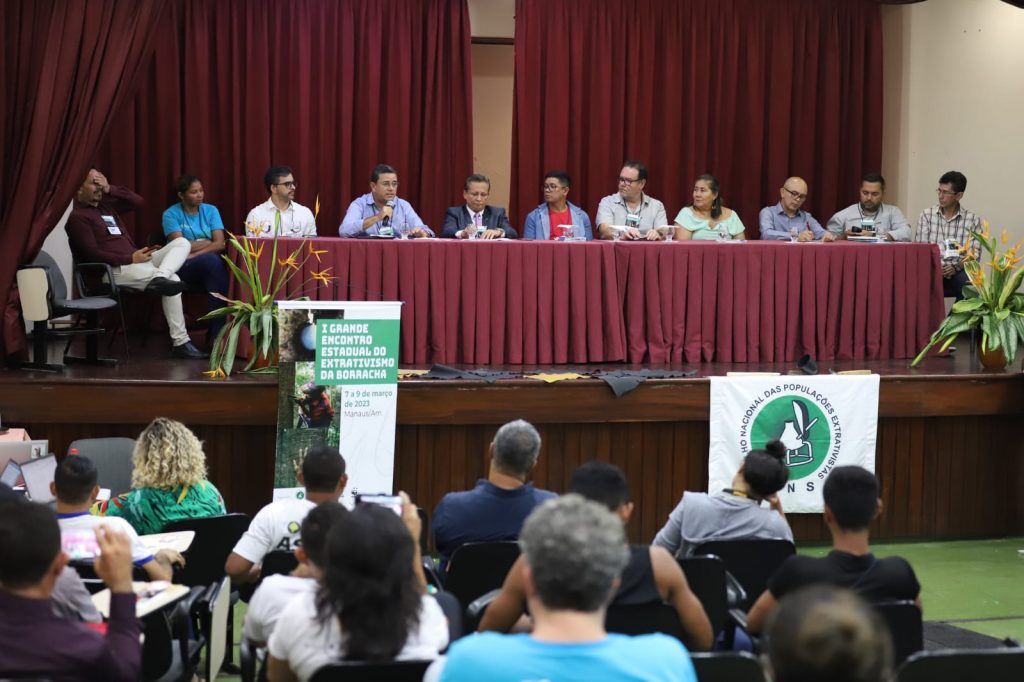 Governo do Amazonas reforça compromisso com seringueiros para desenvolver a cadeia produtiva da borracha