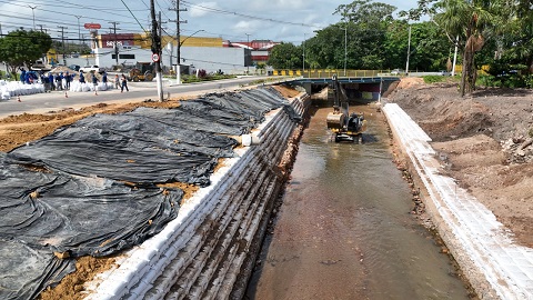 Obra da prefeitura avança na Torquato Tapajós e chega a 65% dos serviços concluídos