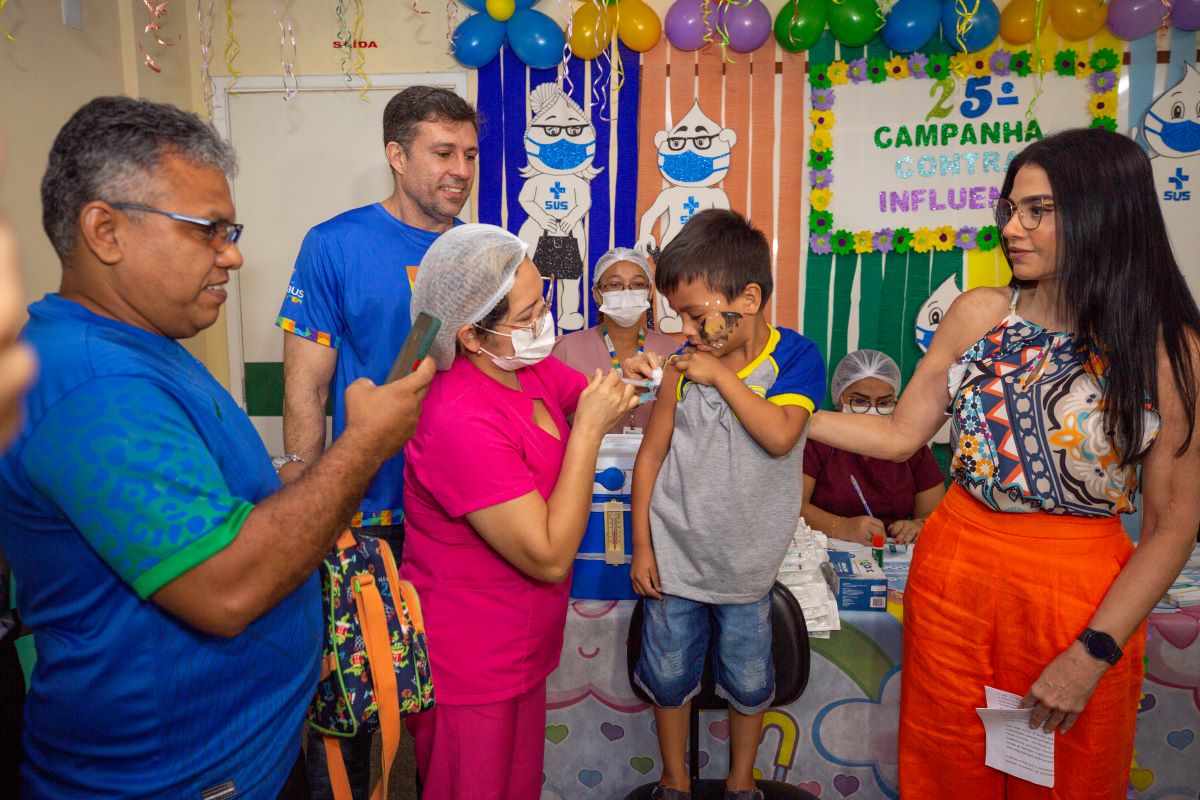 Prefeitura de Manaus começa a ofertar a vacina contra a influenza para grupos prioritários