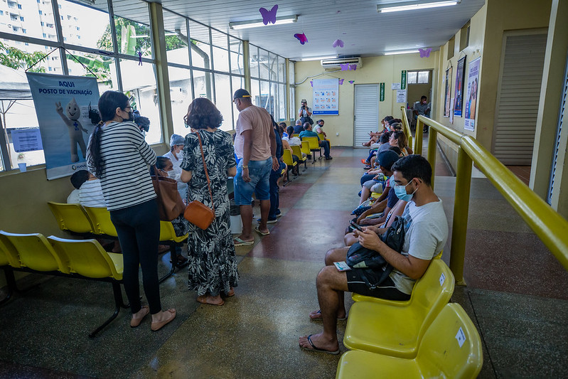 Público a partir de 18 anos começa a receber a vacina bivalente contra a Covid-19 em Manaus