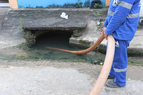 Prefeitura desobstruiu 900 bueiros em Manaus no mês de março