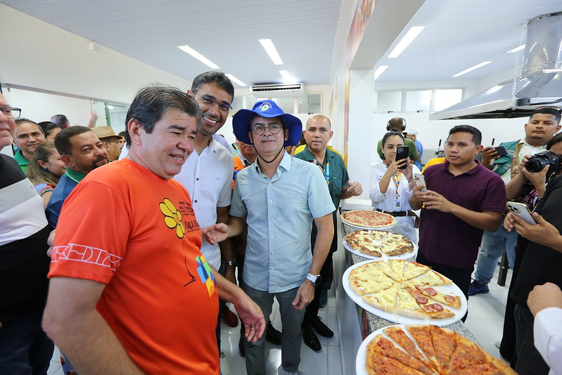 Prefeito inaugura primeiro Centro de Convivência da Família e do Idoso na zona Leste de Manaus