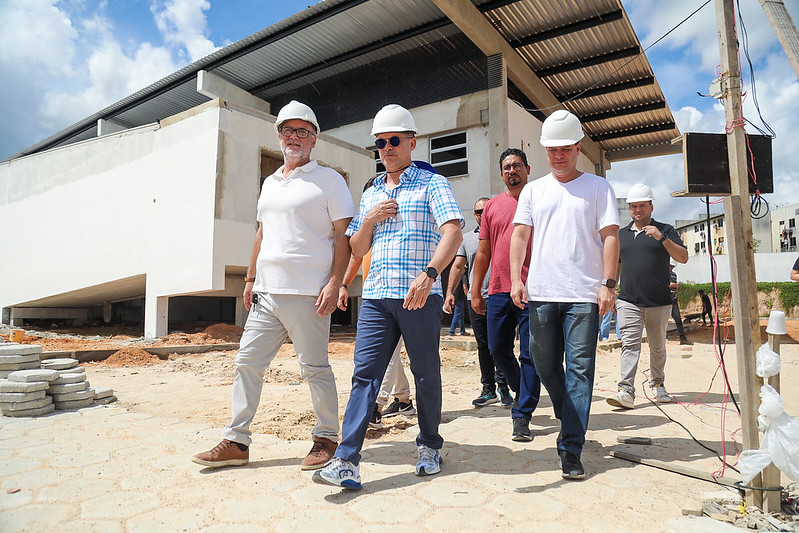 Prefeito realiza inspeção técnica em obra da unidade de saúde de grande porte na zona Norte