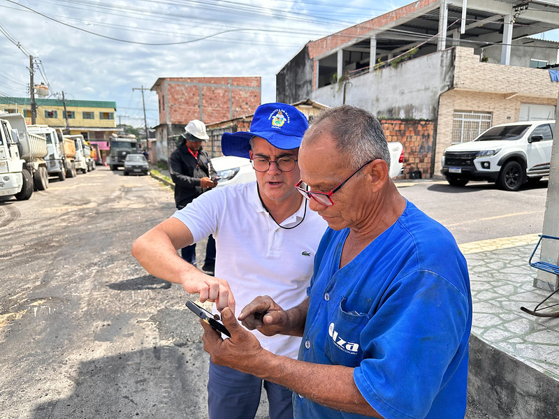 Prefeito fiscaliza avanço dos serviços do programa ‘Asfalta Manaus’ na zona Norte