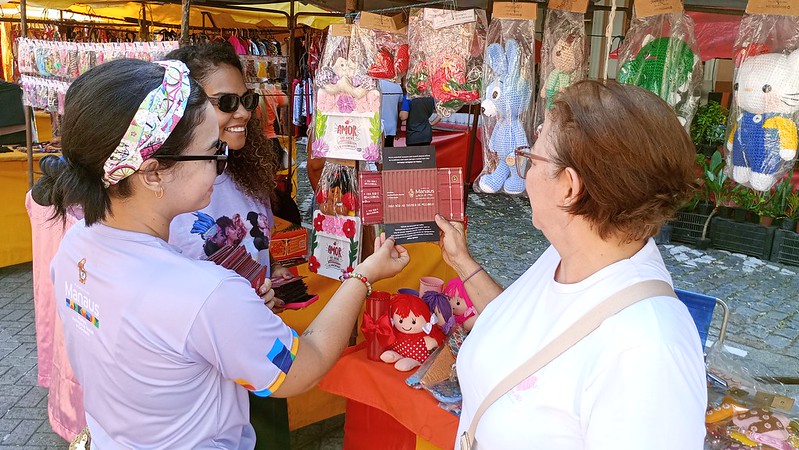 Prefeitura de Manaus realiza ação de sensibilização contra o tráfico de pessoas no centro da cidade