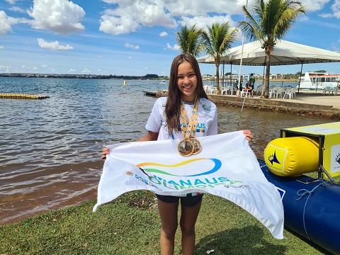 Com dobradinha de ouro em Brasília, nadadora do ‘Manaus Olímpica’, da prefeitura, torna-se tricampeã brasileira infantil de Águas Abertas