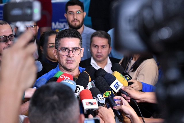 Agregador de pesquisas aponta David Almeida com um dos oito prefeitos de capitais favoritos à reeleição