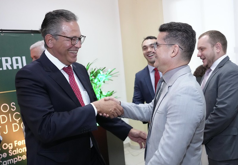 Prefeito prestigia lançamento do livro ‘Direito Federal Brasileiro’ com a presença do ministro Mauro Campbell Marques