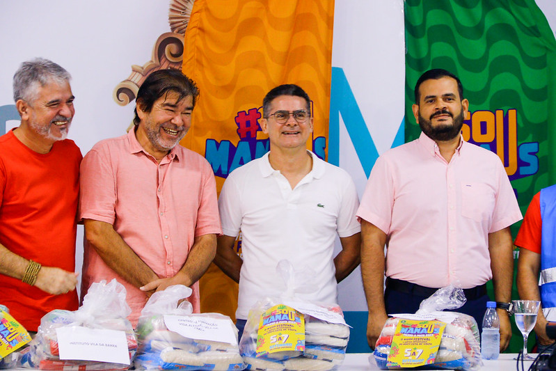 Prefeito comemora sucesso social do ‘#SouManaus 2023’ durante entrega simbólica de 102 toneladas de alimentos arrecadadas