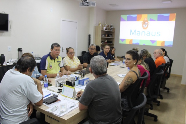 Prefeitura de Manaus alinha estratégias de abordagem social à população em situação de rua no Centro