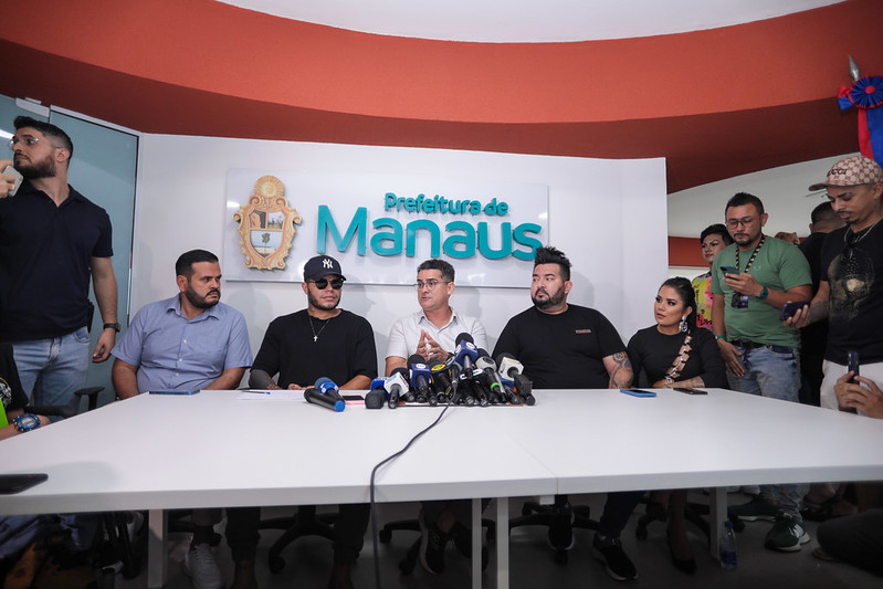 Prefeito enaltece investimento na cultura durante coletiva de comemoração do aniversário de Manaus