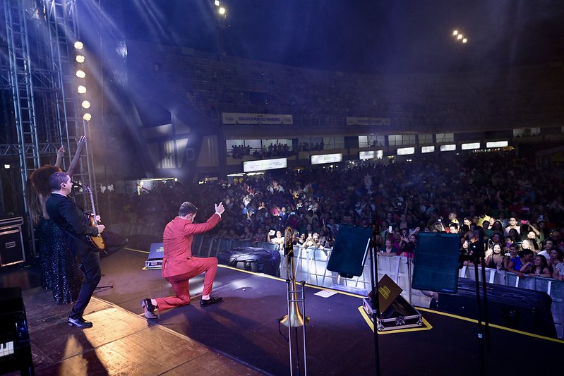 Prefeitura de Manaus homenageia servidores públicos com grande festa no sambódromo