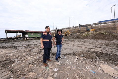 Prefeito vistoria obras de desassoreamento em igarapés de Manaus