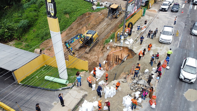 Prefeitura de Manaus avança em obra na avenida Constantino Nery e chega à etapa de contenção e reaterro