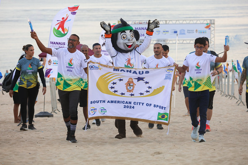 Manaus recebe título e bandeira de ‘Cidade Sul-Americana do Desporto’ de 2024